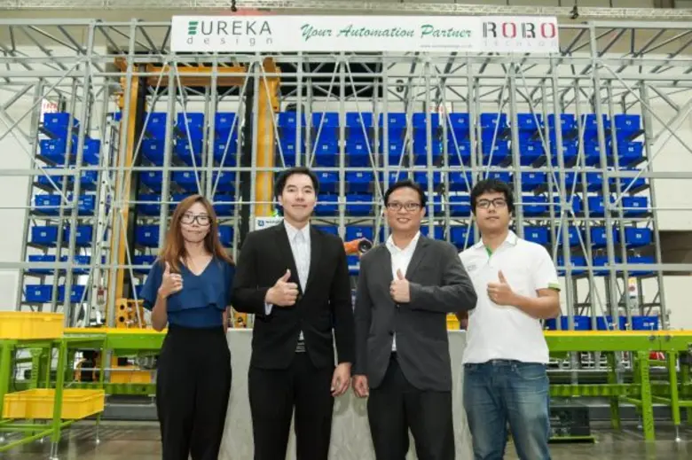 คุณวิเชษฐ์ เมืองจันทร์ (ที่ 2 จากขวา) กรร...