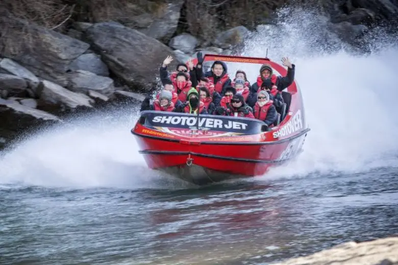 เบนซ์ ทีทีซี จัดกิจกรรม 'AMG Winter Driving Experience 2017’ ฉลอง 35ปี พาคณะผู้โชคดีเปิดประสบการณ์ใหม่ไกลถึงนิวซีแลนด์