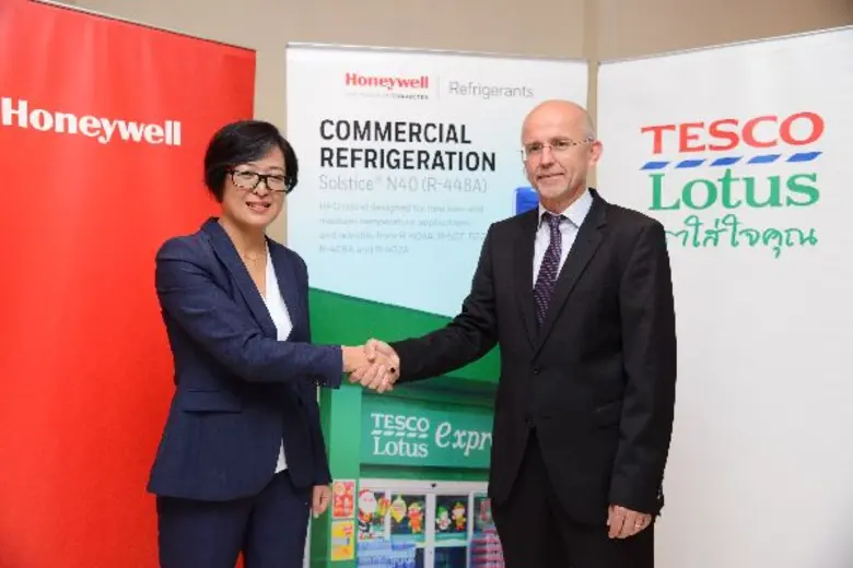 (บุคคลในภาพ : นางแอนนา อัน (ซ้าย) รองประธ...