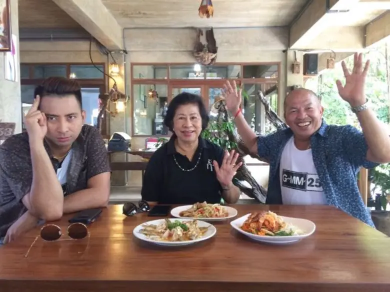 ทีวีไกด์: รายการ “ตลกแหลก” “บอล-ค่อม” ติดใจของอร่อยเมืองระยอง จน ไม่ยอมกลับกรุง ตะลุยชิมร้านเด็ด ย่านบ้านเพ ใน “ตลกแหลก” อาทิตย์นี้