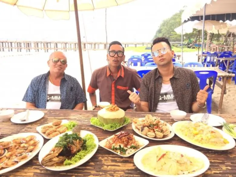 ทีวีไกด์: รายการ “ตลกแหลก” “บอล-ค่อม” ติดใจของอร่อยเมืองระยอง จน ไม่ยอมกลับกรุง ตะลุยชิมร้านเด็ด ย่านบ้านเพ ใน “ตลกแหลก” อาทิตย์นี้