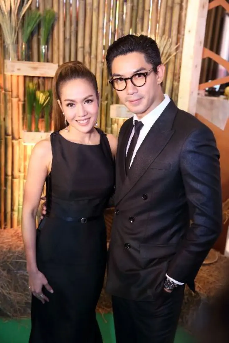 นิวโชว์เสน่ห์ปลายจวัก เตรียมตัวเป็นแม่ศรีเรือนทำเมนู ข้าวยำไร่ทุ่ง ในงานเปิดตัวภาพยนตร์เทิดพระเกียรติฯ เพื่อส่งเสริมปรัชญาแห่งความพอเพียง ชุด “สุขเพียงพอ เพราะพอเพียง”