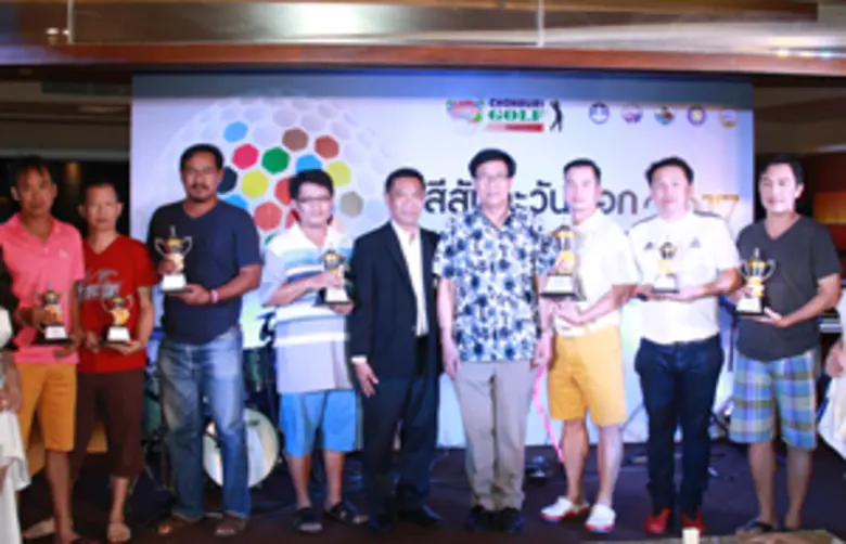 ชายชาญ เอี่ยมเจริญ (ที่4 จากซ้าย)รองผู้ว่...