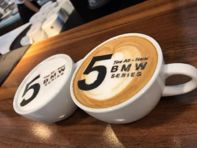 เยอรมัน ออโต้ ดึง แมน - การิน ศตายุ แนะศาสตร์เลข 5 กับ 5 สิริมงคล พร้อมเคล็ดลับการเลือกสีรถ ป้ายทะเบียนรถและของตกแต่งรถที่ถูกโฉลก ในงานเปิดจองบีเอ็มดับเบิลยู ซีรี่ส์ 5 ปี 2017