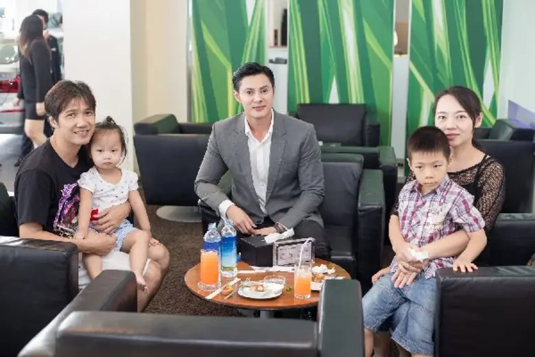 เยอรมัน ออโต้ ดึง แมน - การิน ศตายุ แนะศาสตร์เลข 5 กับ 5 สิริมงคล พร้อมเคล็ดลับการเลือกสีรถ ป้ายทะเบียนรถและของตกแต่งรถที่ถูกโฉลก ในงานเปิดจองบีเอ็มดับเบิลยู ซีรี่ส์ 5 ปี 2017