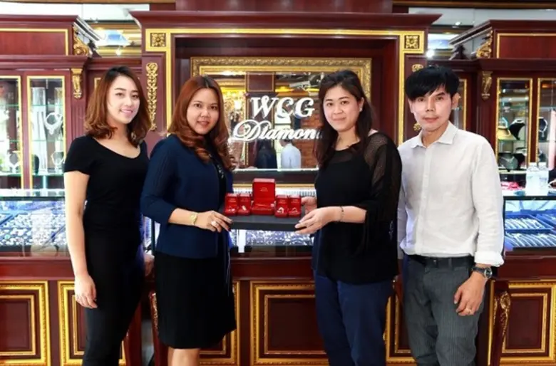 นางศุภากรณ์ ปรีชา (ที่ 2 จากซ้าย) ประธานก...