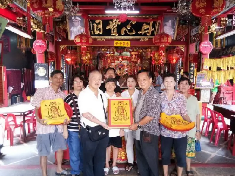 นายธนาวุธ-นางนุสรา อัสดรธีรยุทธ์ ตัวแทน น...