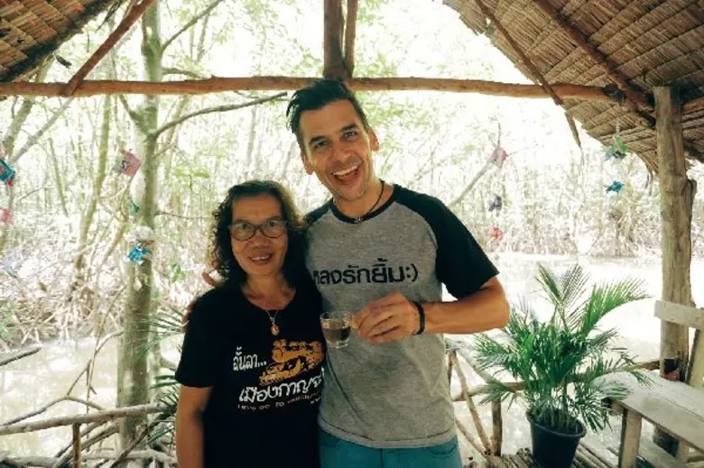 ทีวีไกด์: รายการ "หลงรักยิ้ม" แดเนียล พา ผู้บริหารหนองโพ โยนโบลิ่งกลางป่าชายเลน