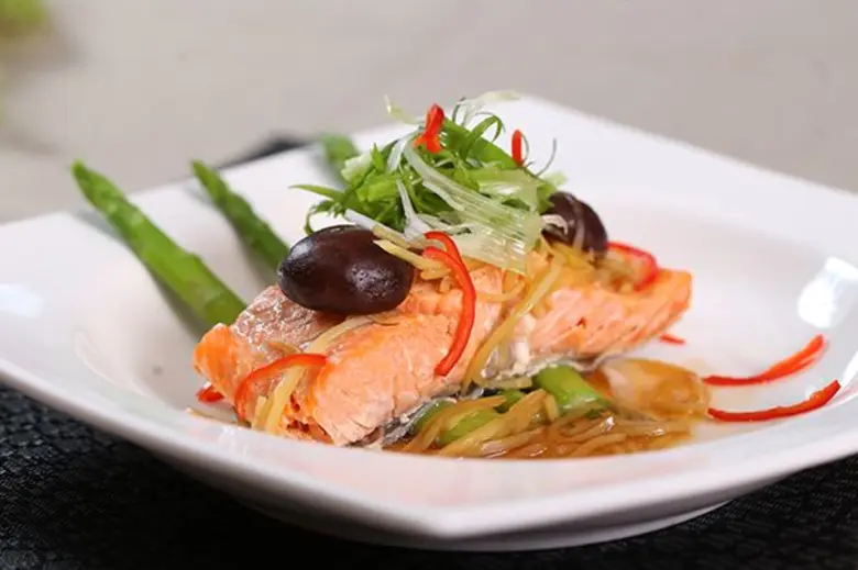 5 เมนูแซลมอน “ซอฟท์แซลมอน” (Soft Salmon) ห้องอาหารลิควิดบาร์แอนด์คาเฟ่ โรงแรมศิริ สาทร