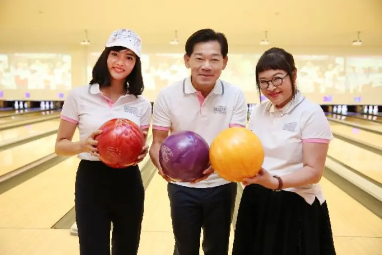 มูลนิธิ เมเจอร์ แคร์ จัดโบว์ลิ่งการกุศล “มาเติมรอยยิ้ม ให้เต็มหัวใจ” เหล่าคนดังใจบุญช่วยเติมรอยยิ้ม พร้อมมอบทุนการศึกษาให้น้อง ๆ ด้อยโอกาส