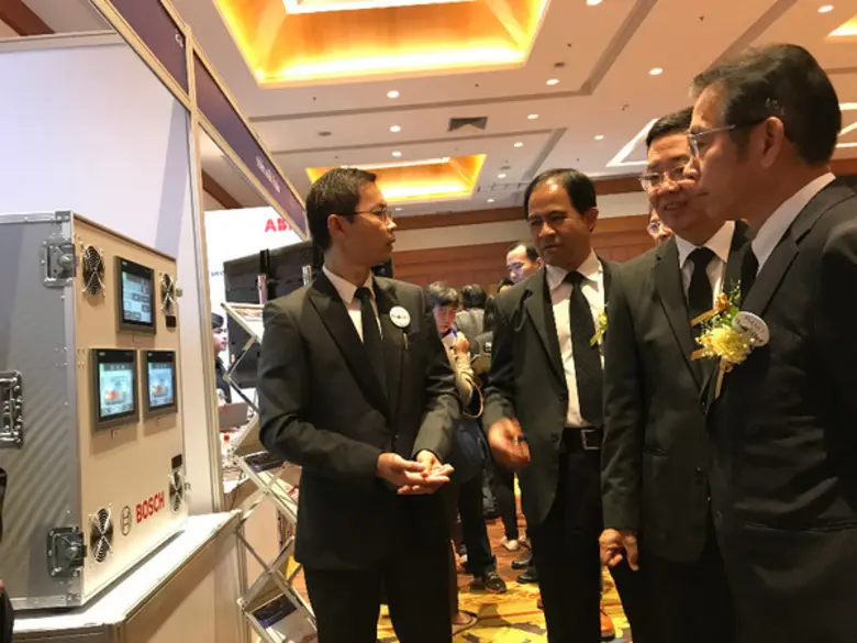 ฝ่ายเทคโนโลยีพลังงานและความร้อน บริษัท โร...