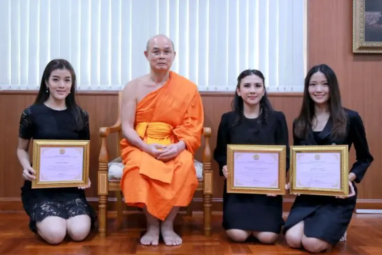 พระเดชพระคุณพระพรหมเสนาบดี (ที่ 2 จากซ้าย...