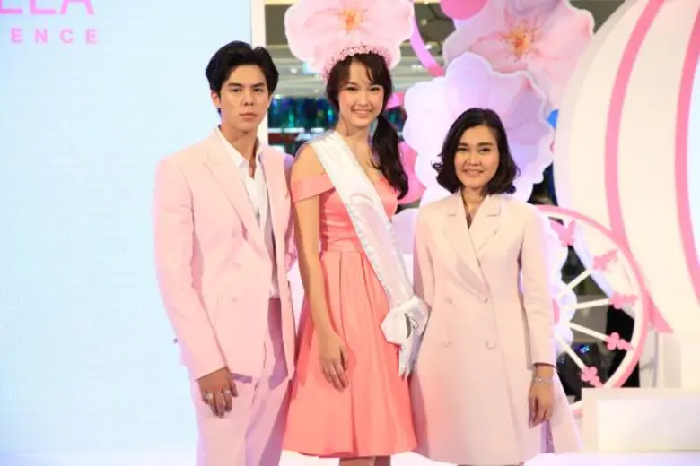 “พีช-พชร” เกี่ยวก้อย “แพทริเซีย” ชวนชมสาวผิวสวย เลือก “ซินเดอเรลล่า เดอะ พริ้นเซส” เป็นพรีเซนเตอร์ “ซินเดอเรลล่า” คนแรก!!