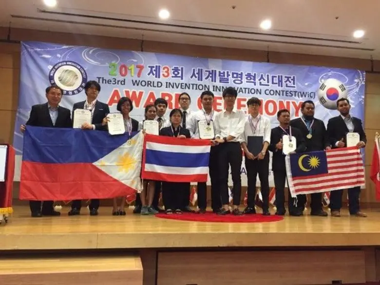 เส้นใยนุ่นเป็นเส้นใยธรรมชาติจากฝักของต้นน...