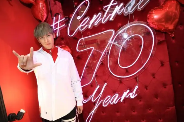 เรียกเสียงกรี๊ดได้ดังลั่นสนั่นห้างเซ็นทรั...