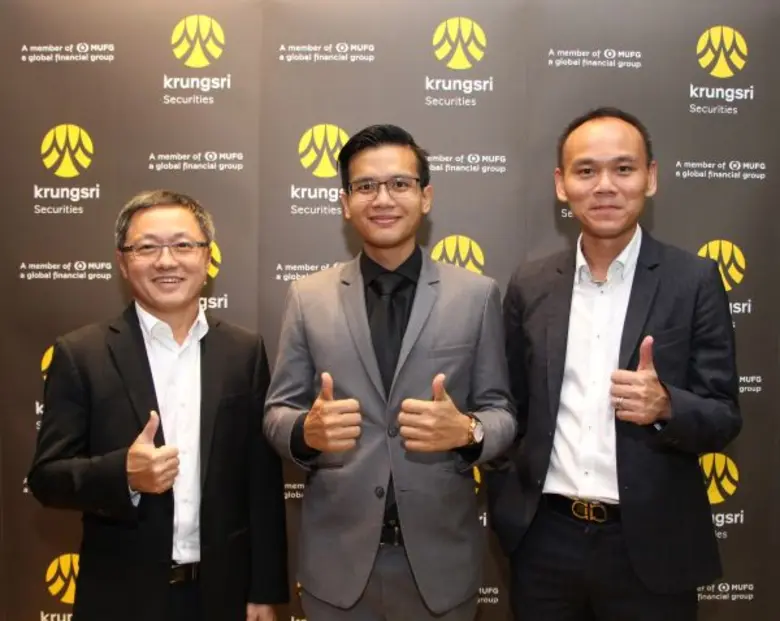 นายชูเดช คงสุนทร (ซ้าย) กรรมการผู้จัดการ ...