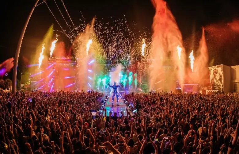 มันส์ 2 เท่า คุ้ม 2 เท่า กับปาร์ตี้ระดับโลก “2 EXPERIENCES IN 1 TICKET” LIFE IN COLOR THAILAND และ White Castle 2017