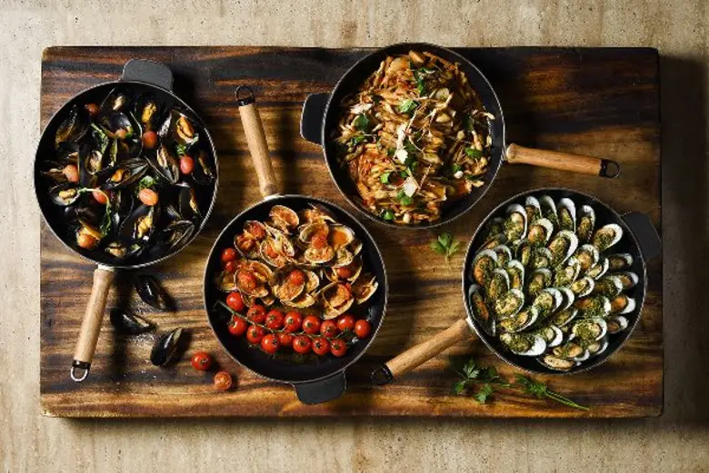 จับคู่สุดยอดวัตถุดิบ CLAMS & MUSSELS ณ ห้องอาหารเฟลเวอร์ โรงแรมเรเนซองส์ กรุงเทพฯ ราชประสงค์