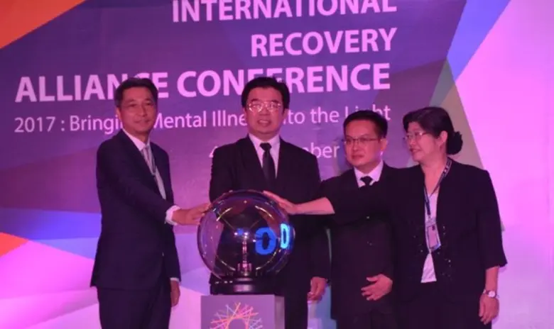 นายแพทย์ชิโนรส ลี้สวัสดิ์ รองอธิบดีกรมสุข...