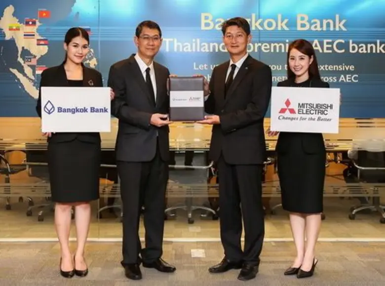 มร.มุเนอิสะ โอกาโมโตะ (ที่ 2 จากขวา) กรรม...