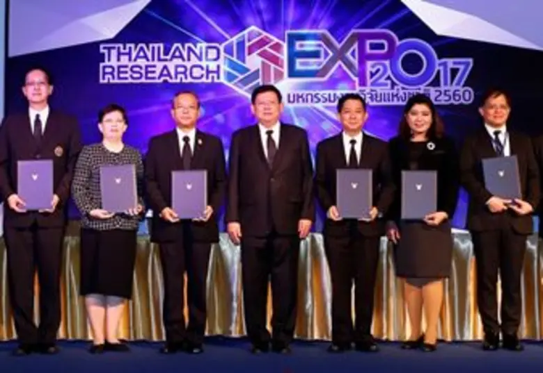 ดร.สุวิทย์ เมษินทรีย์ รัฐมนตรีประจำสำนักน...