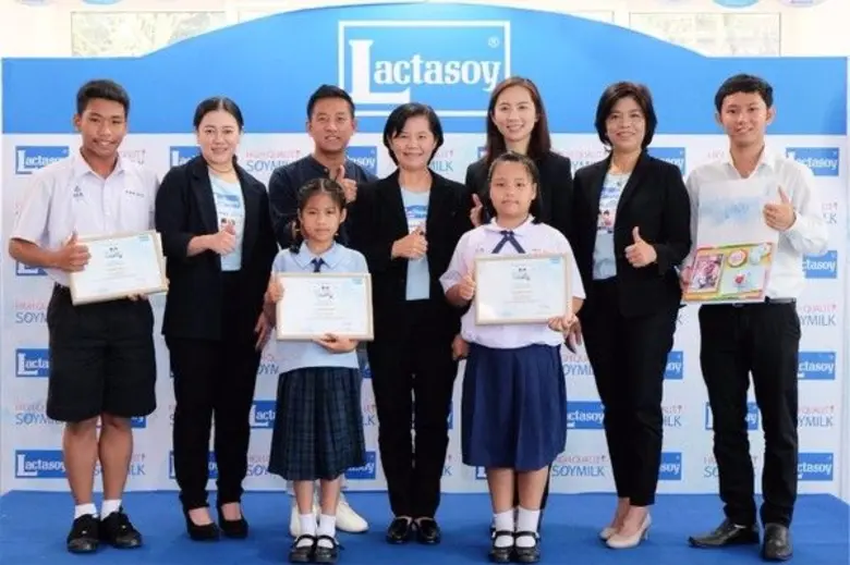 นางสาวพรรวนา มหาทรัพย์ (ที่ 2 จากซ้าย) ผู...