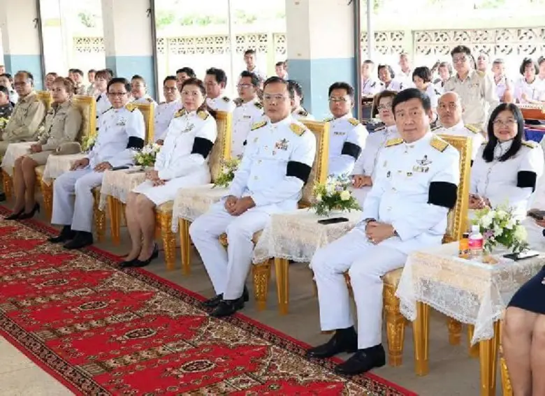 ภาพข่าว: ผู้อำนวยการธนาคารออมสิน ร่วมพิธีพระราชทานกระปุกออมสินภาพวาดฝีพระหัตถ์ และร่วมมอบกระปุกออมสินพระราชทานแก่เด็กนักเรียน