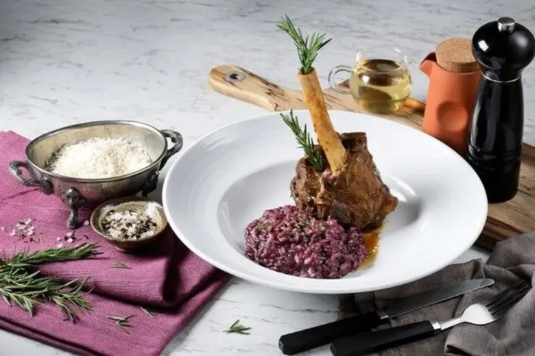 ห้องอาหาร อิตาเลียน ลูป เทอร์เรซ แอนด์ บา...