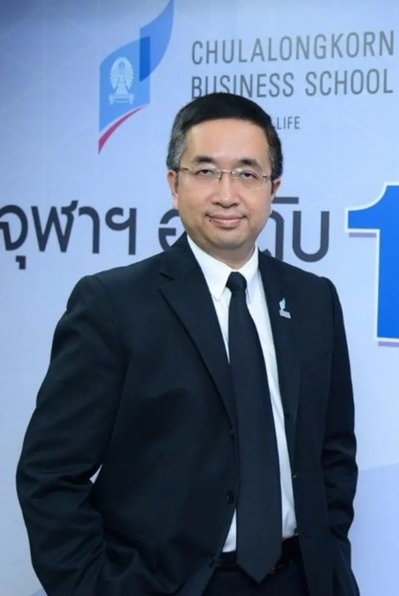 รองศาสตราจารย์ ดร.พสุ เดชะรินทร์ คณบดี คณ...