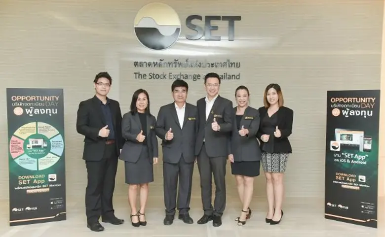 คุณเชิดศักดิ์ วัฒนวิจิตรกุล (ที่ 4 จากซ้า...