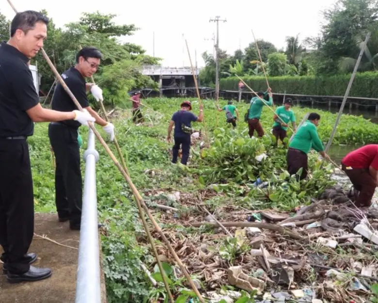 แอร์พอร์ต เรล ลิงก์ ร่วมกับสำนักงานเขตประเวศจัดกิจกรรม “ทำดีเพื่อพ่อ” ร่วมกันลอกคลองทับช้างบน