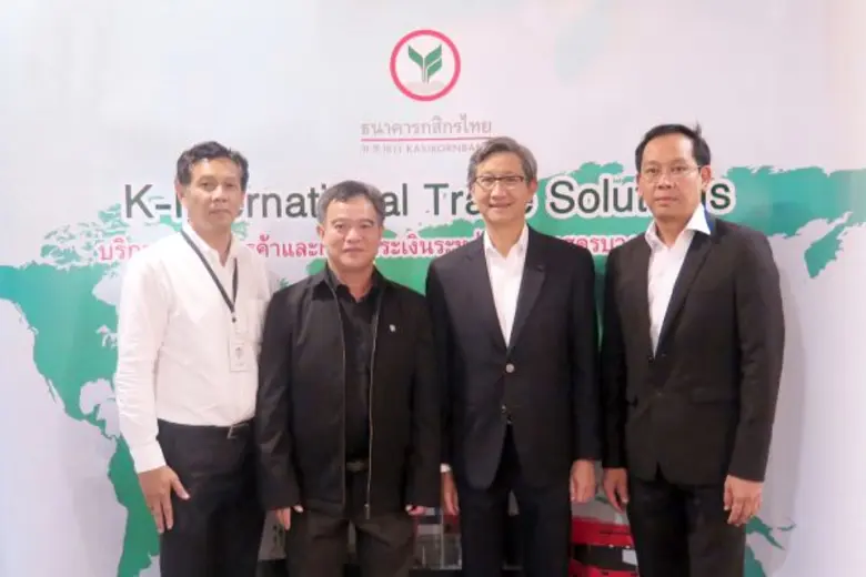 นายศีลวัต สันติวิสัฏฐ์ (ที่ 2 จากขวา) รอง...