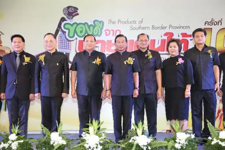 พลเอกฉัตรชัย สาริกัลยะ รัฐมนตรีว่าการกระท...