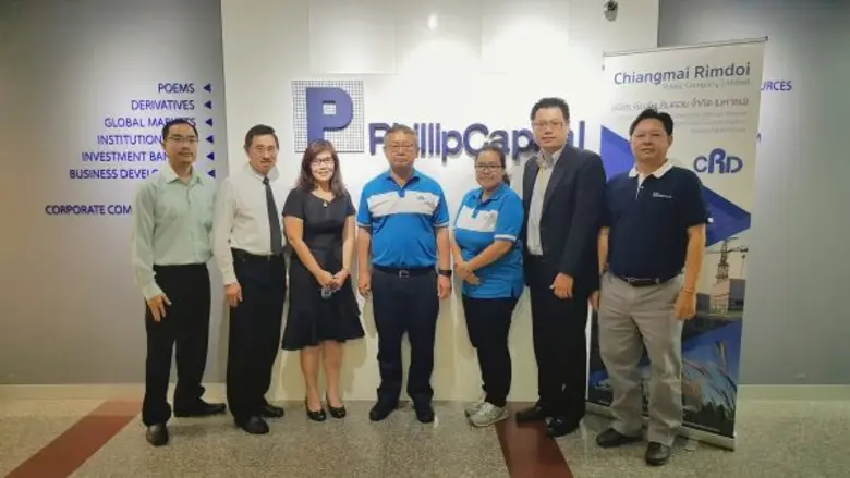 นายธีรพัฒน์ จิรพิพัฒน์ (กลาง) กรรมการผู้จ...