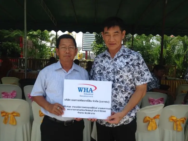 นายสัญญา เบ้าพูนทอง (ซ้าย) ผู้จัดการองค์ก...