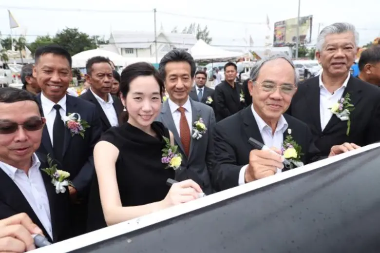 บริษัท ไทรทัน โฮลดิ้ง จำกัด (มหาชน) หรือ TRITN เปิดเผยว่า บริษัทตั้งเป้ารายได้ปี 2560 อยู่ที่ 800-900 ล้านบาท