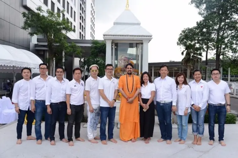 คณะผู้บริหารและพนักงาน บริษัท โมโน เทคโนโ...