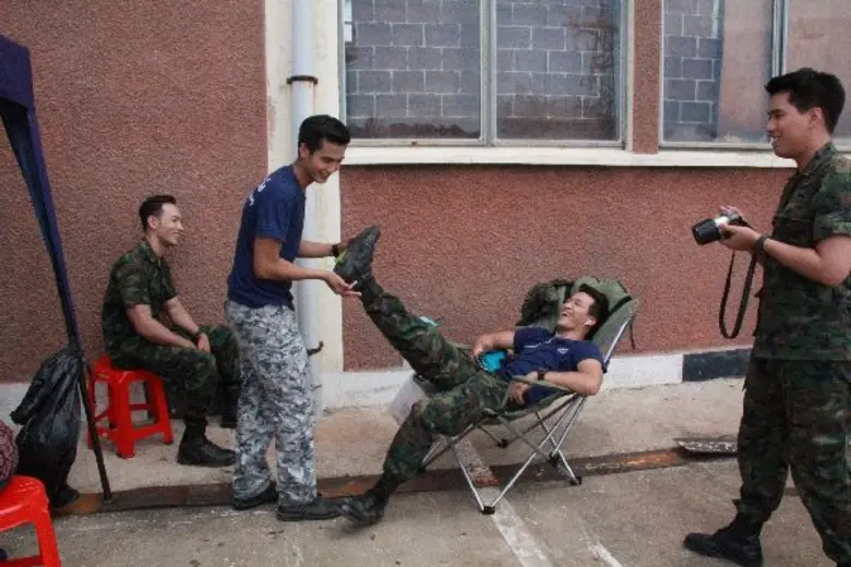 หลังจากที่หนุ่มๆ "หน่วยฉลามวาฬ" ได้ออกปฏิ...