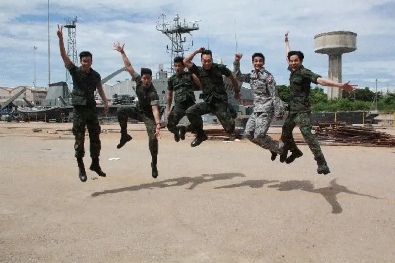 “หน่วยฉลามวาฬ” พักยก แมนๆ คุยกัน ยามว่างในกอง “ราชนาวีที่รัก”