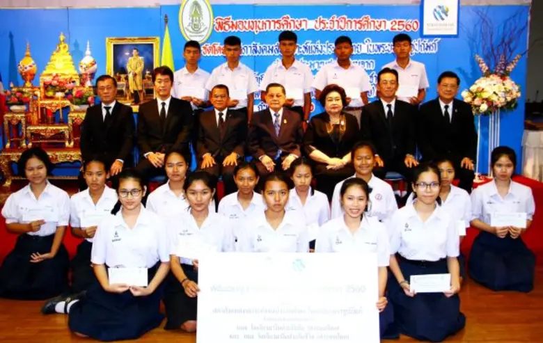 นายชินคิจิ ไมค์ มิกิ (ที่2 จากซ้าย) ประธา...