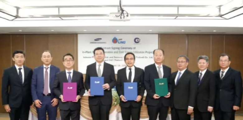 นายวิรัตน์ เอื้อนฤมิต (คนที่ 4 จากซ้าย) ป...