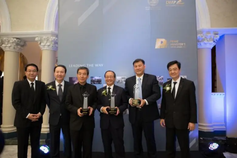 ดร.ภวัฒน์ วิทูรปกรณ์ ประธานเจ้าหน้าที่บริ...