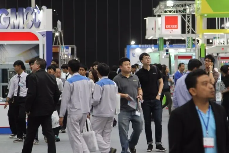 Bangkok RHVAC 2017 และ Bangkok E&E 2017 พุ่งแรงสวนกระแสเศรษฐกิจ นักธุรกิจแห่ชมนวัตกรรมเครื่องใช้ไฟฟ้า-อิเล็กทรอนิกส์คึกคัก