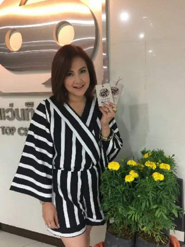 ห้างแว่นท็อปเจริญ นำโดย นายนพศักดิ์ ตรีพร...