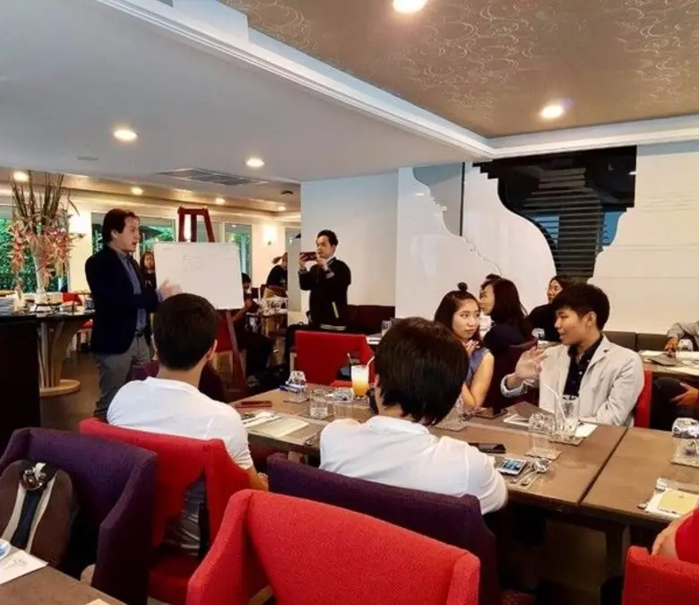 หลักสูตรนวัตกรรมการออกแบบและการจัดการโรงแรมและอสังหาริมทรัพย์ มหาวิทยาลัยศิลปากร ศึกษาดูงานด้านการโรงแรม ณ โรงแรมอาณาจักร พญาไท