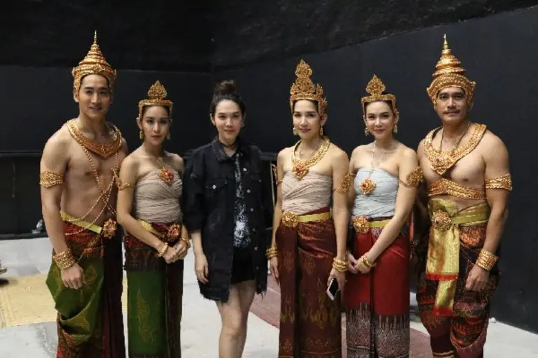 ฟิตติ้งไปเป็นที่เรียบร้อยแล้ว สำหรับ ละคร...