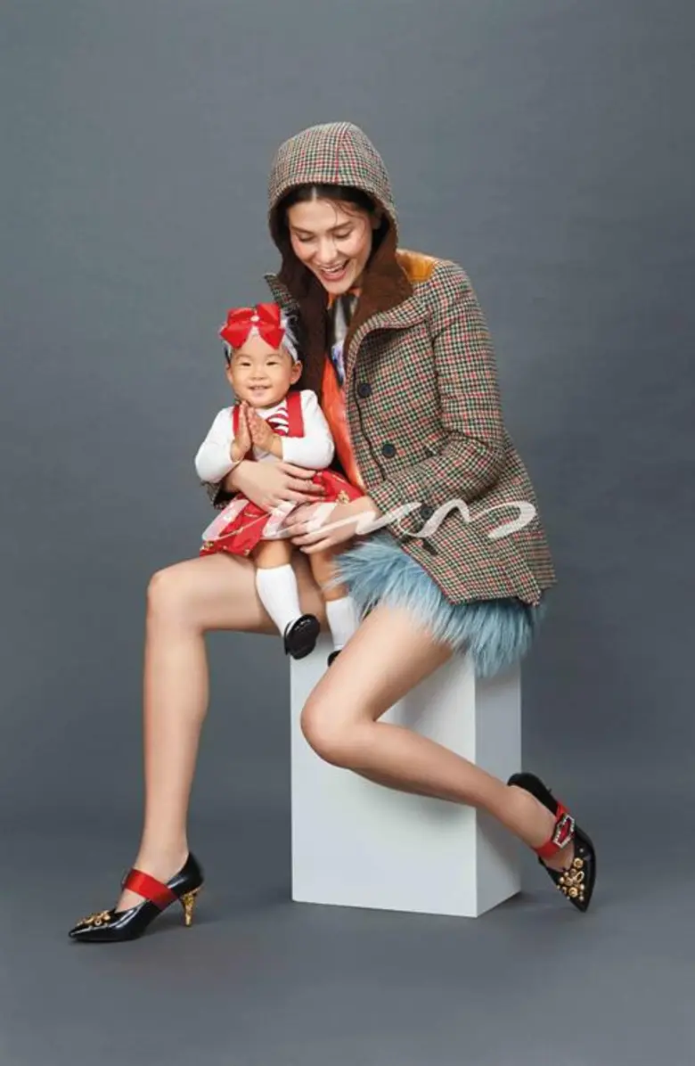 นิตยสารแพรวก้าวสู่ปีที่ 39 ดึงสองบิวตี้ควีนต่างรุ่น มารีญา และเป่าเปา สวมมงขึ้นปก ฉบับ 10 กันยายน 2560