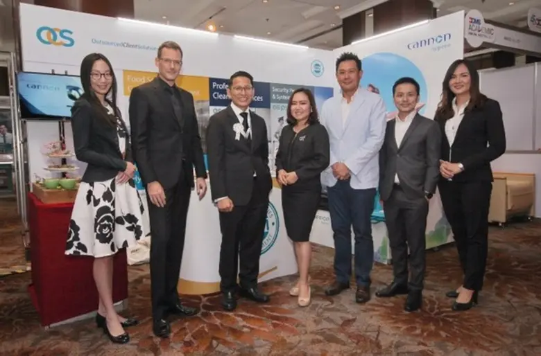 เสริมศักดิ์ คำพิทูลย์ (ที่ 3 จากซ้าย) Hos...