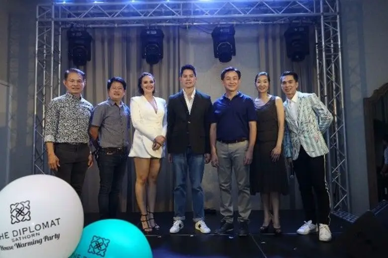 นายกรณ์ ณรงค์เดช (กลาง) รองประธานกรรมการ และประธานเ...