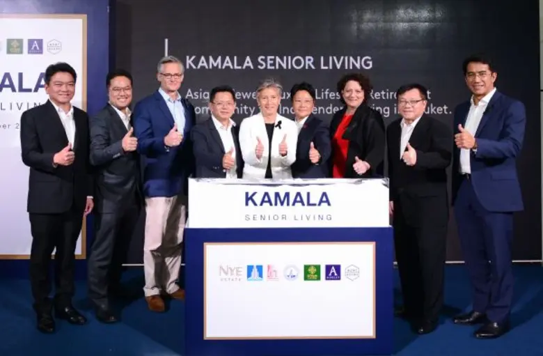 คุณอรฤดี ณ ระนอง (ที่ 5 จากขวา) ประธานเจ้...